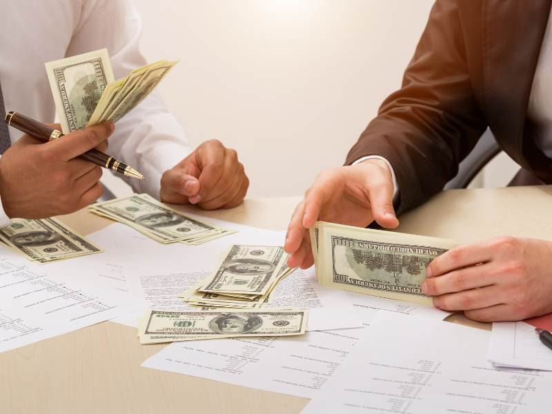 Participação nos Lucros e Resultados (PLR) e Comissões em Macaé
